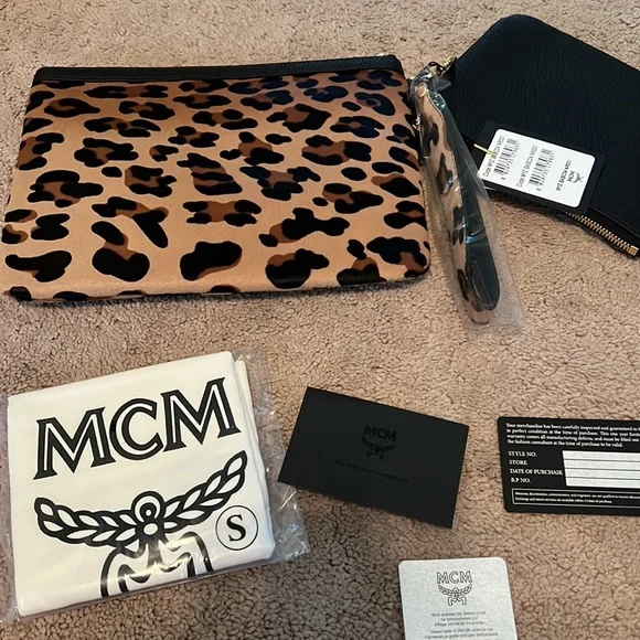Limited stock! Clearance! New MCM one size pouch set $380+ tax - Picture 4 of 7
